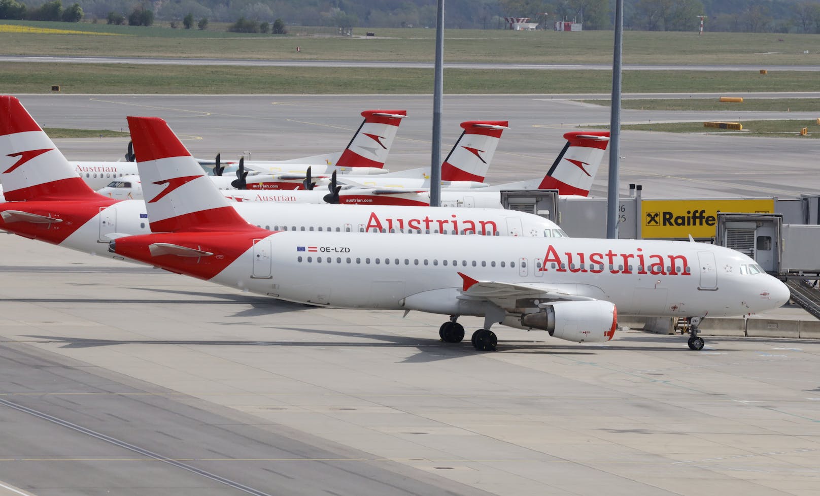 Die österreichische Fluggesellschaft Austrian Airlines fordert gratis Corona-Schnelltests für Passagiere.
