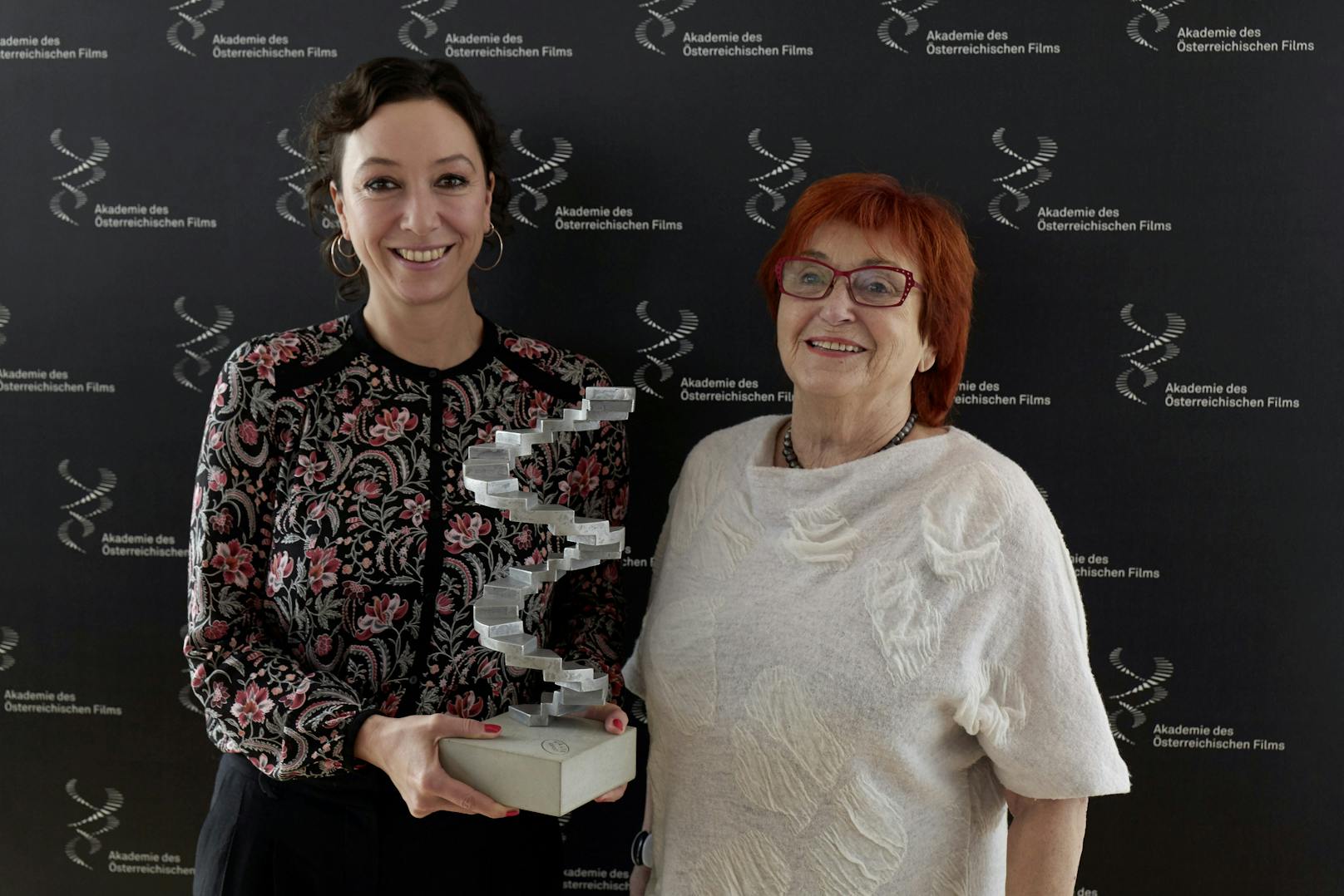 Mit der Präsidentin des Österreichischen Filmpreises <strong>Ursula Strauss</strong>&nbsp;(li.) bei der Verleihung 2019.