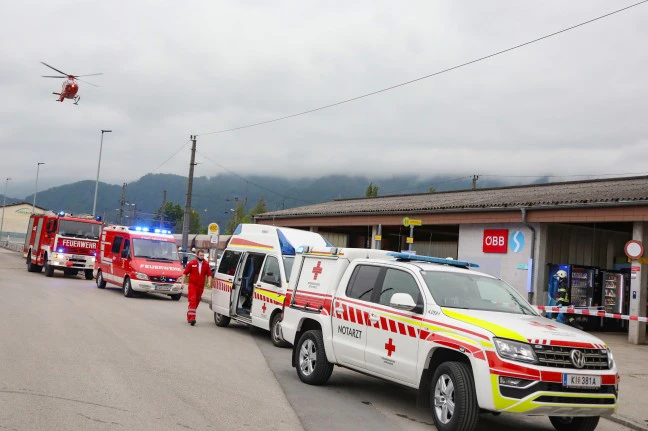 Der Bahnhof war rund eineinhalb Stunden gesperrt, der Schienenverkehr ebenso lange unterbrochen. Ein Schienenersatzverkehr wurde eingerichtet.