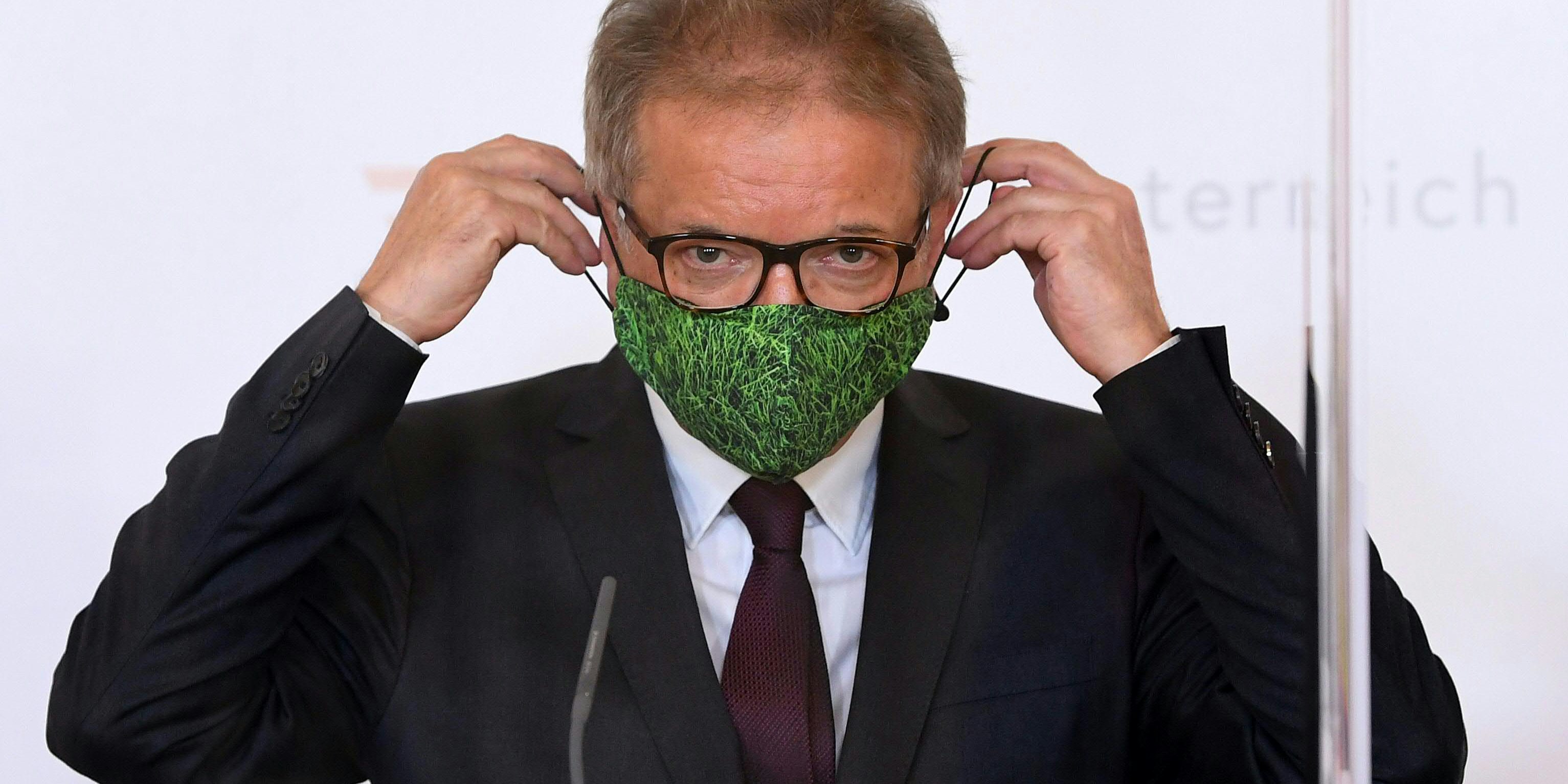 Gesundheitsminister Rudolf Anschober:&nbsp;"Der große Blumenstrauß geht heute für ein sehr gutes Zwischenergebnis an jeden und jede Einzelne. Jede und jeder ist seit Wochen ein Teil der Lösung. Danke dafür!