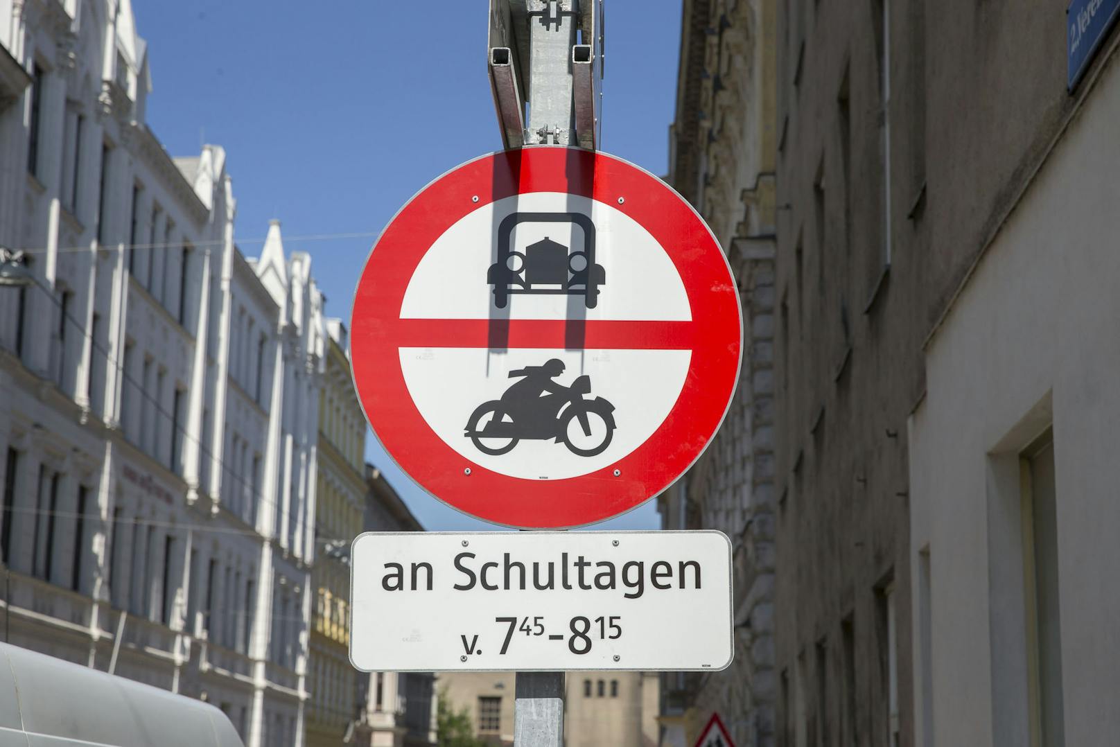 Das Fahrverbot in der Schulstraße Vereinsgasse gilt nun auch am Nachmittag.
