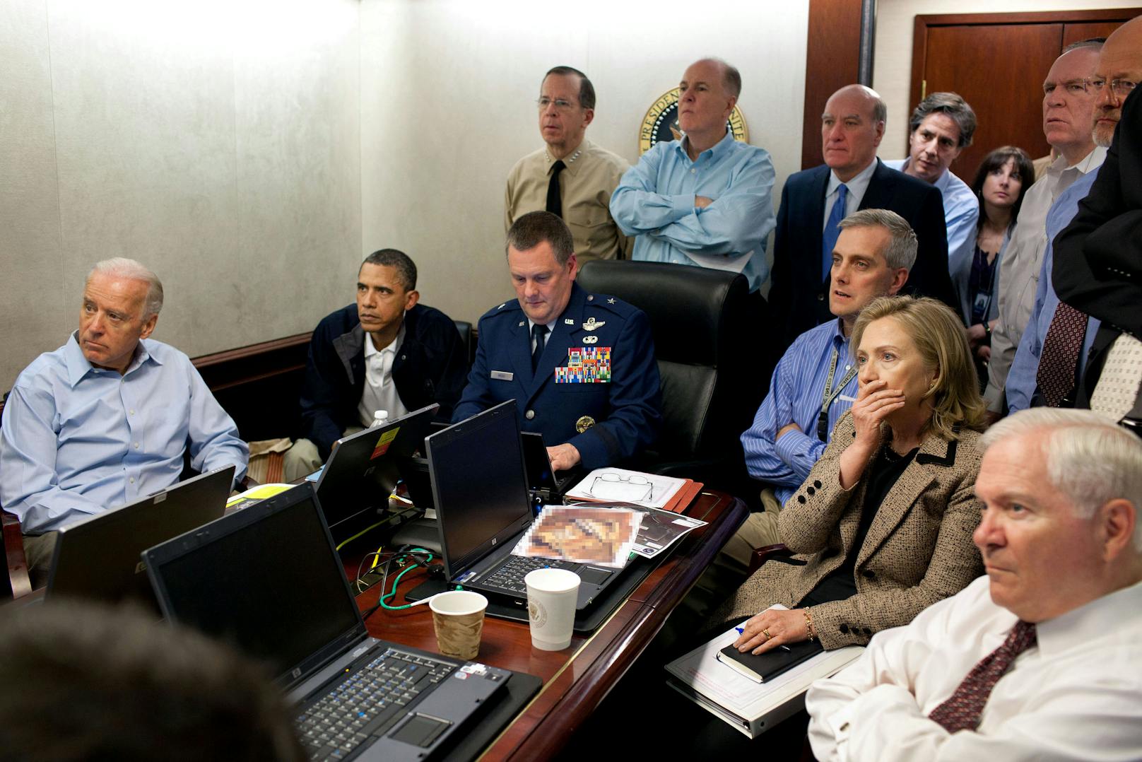 Der Stab rund um US-Präsident Barack Obama (2.v.l.) bei der Live-Übertragung des Todes von Osama bin Laden.