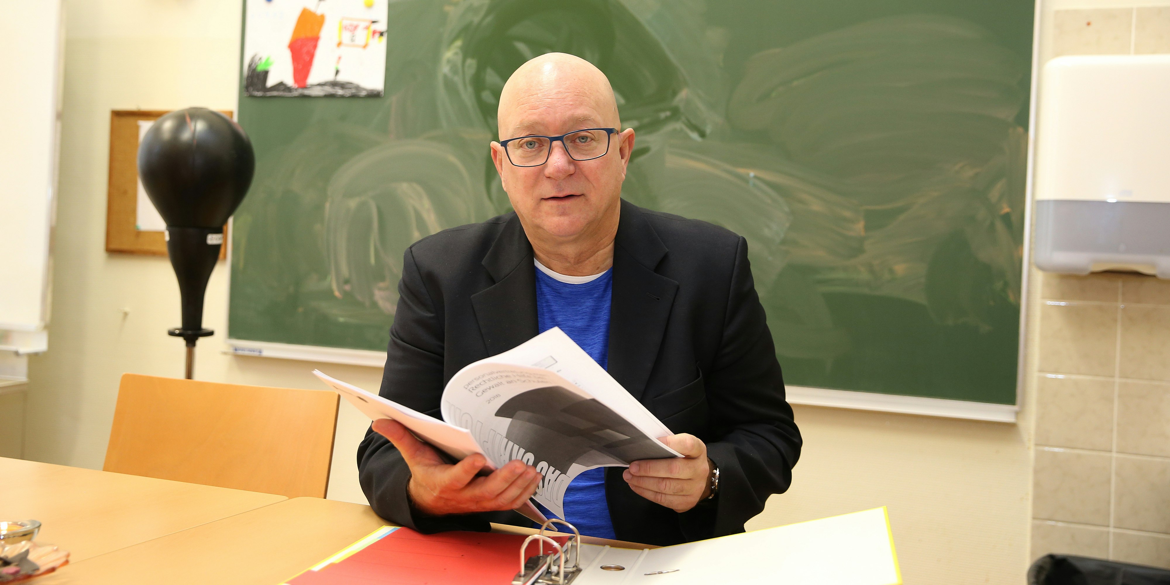 Jeden Montag gibt Schuldirektor Niki Glattauer in "Heute" Noten.