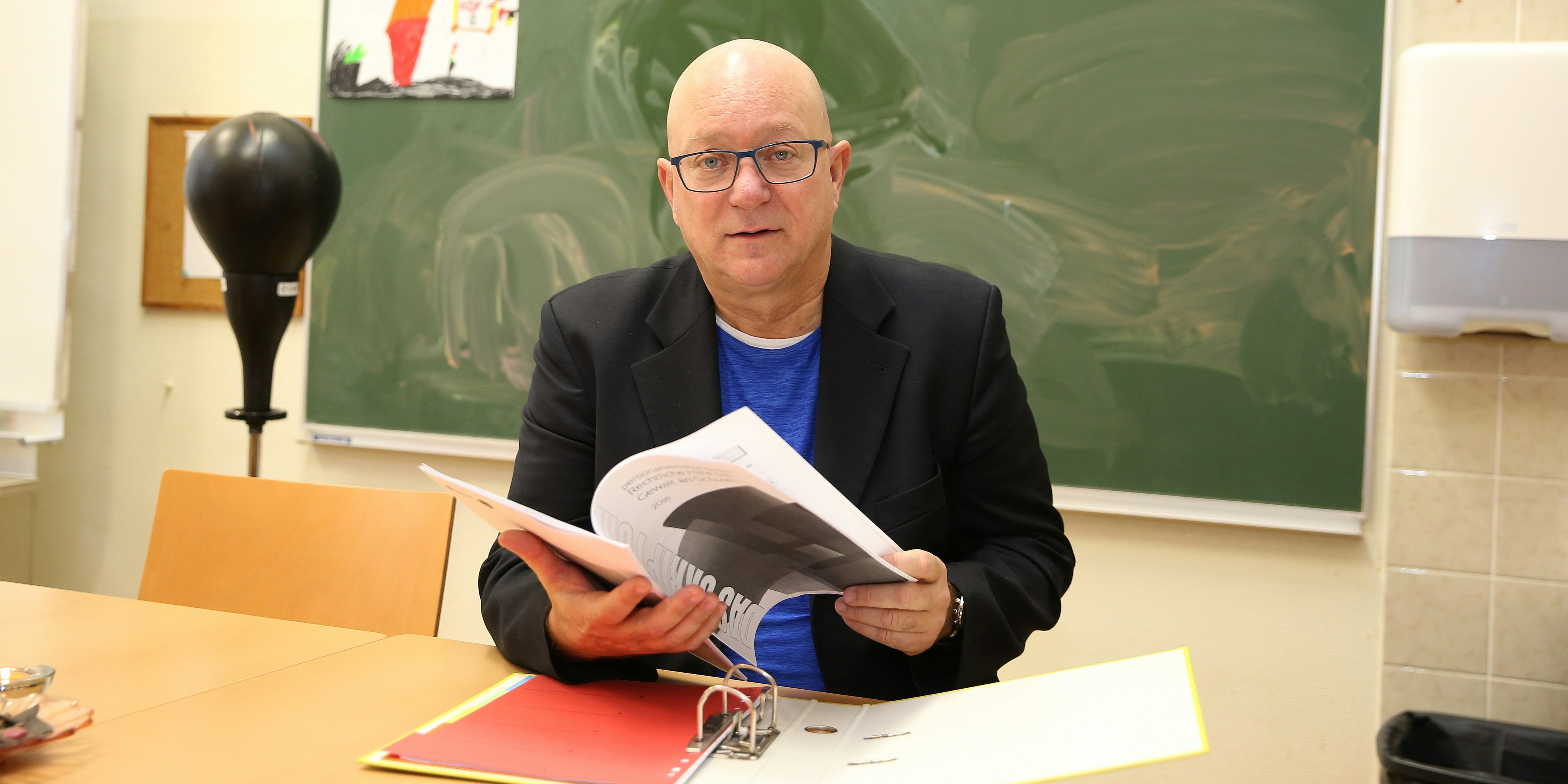 Jeden Montag gibt Schuldirektor Niki Glattauer in "Heute" Noten.