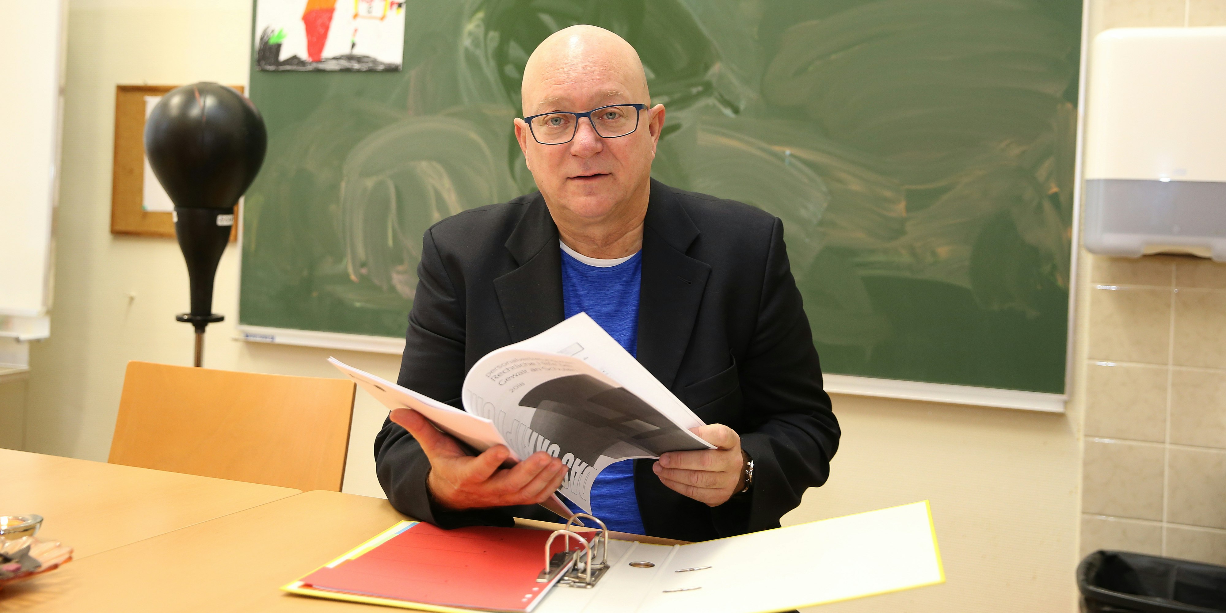 Jeden Montag gibt Schuldirektor Niki Glattauer in "Heute" Noten.