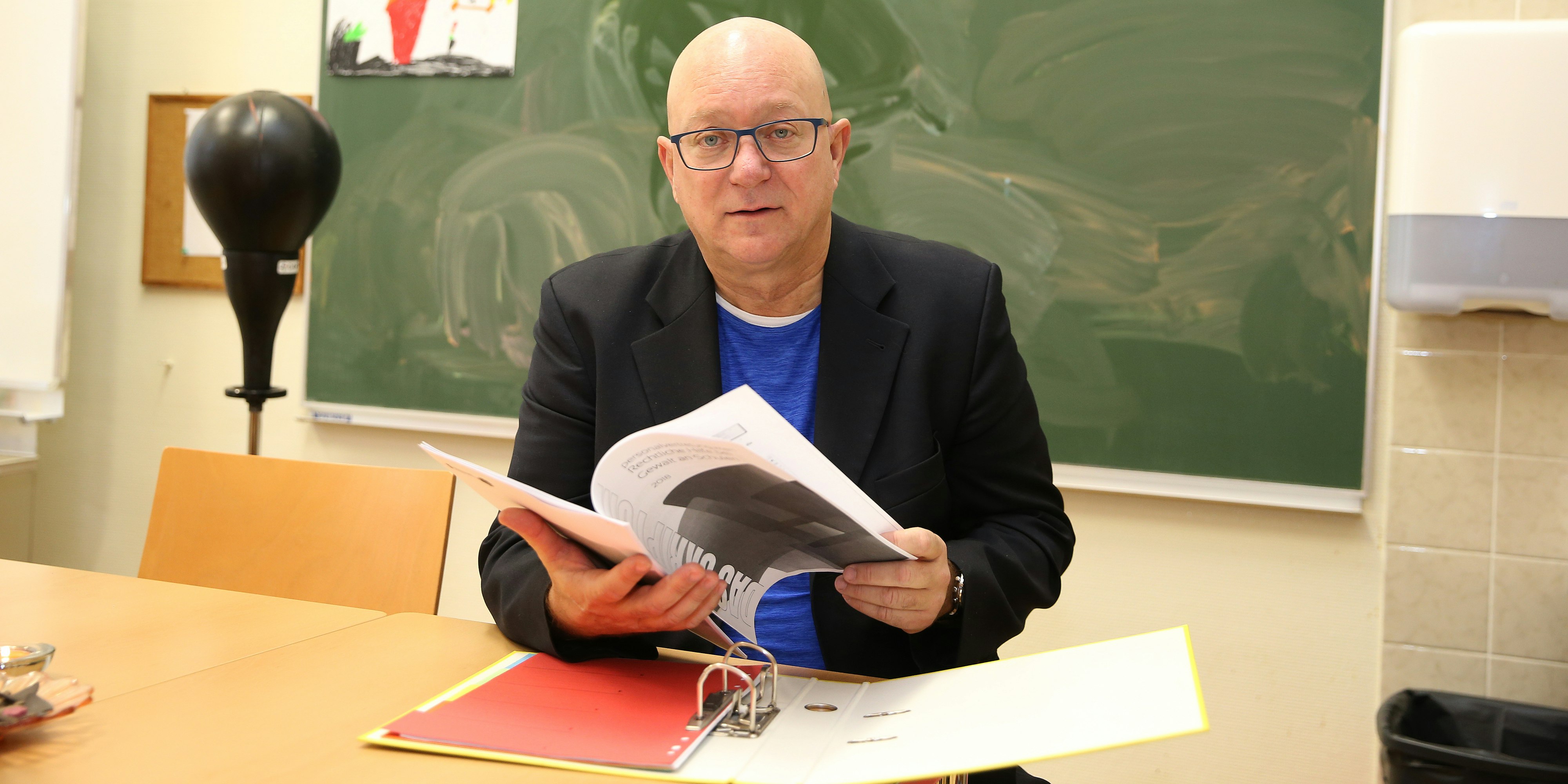 Jeden Montag gibt Schuldirektor Niki Glattauer in "Heute" Noten.