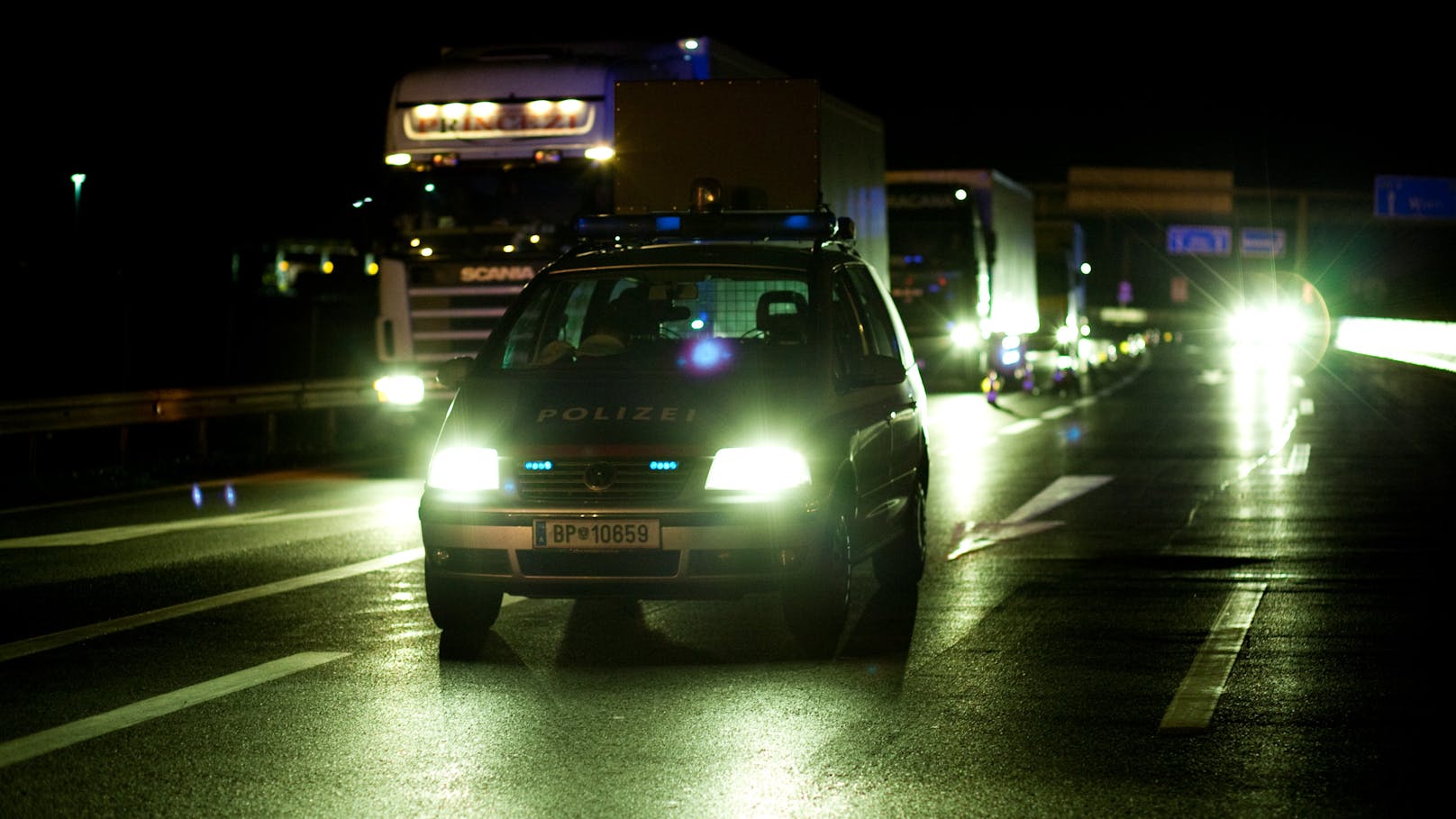 Frau (42) bei Verkehrsunfall auf A2 nach Wien verletzt