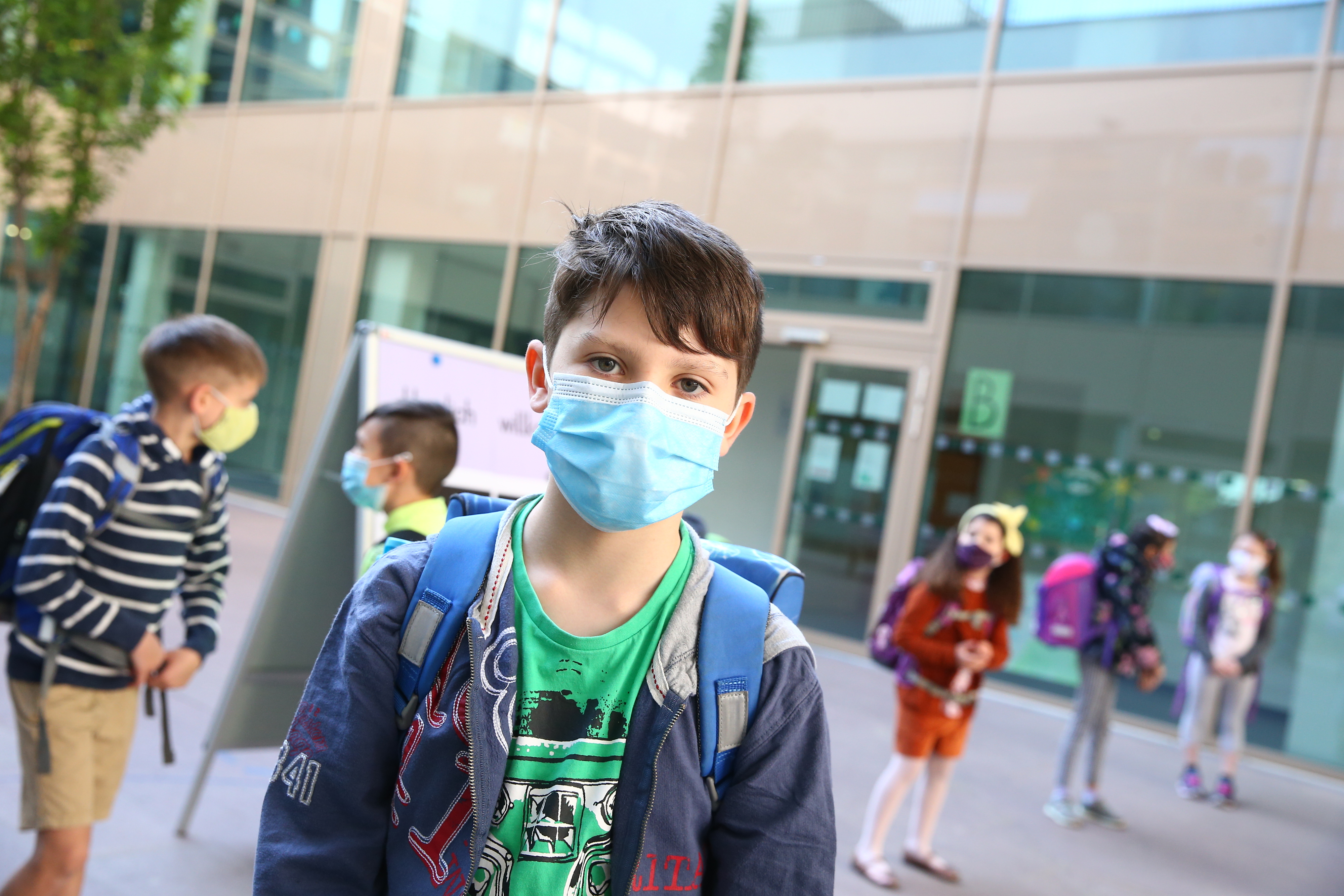 Tobias (8) freut sich schon auf seine Schulfreunde.