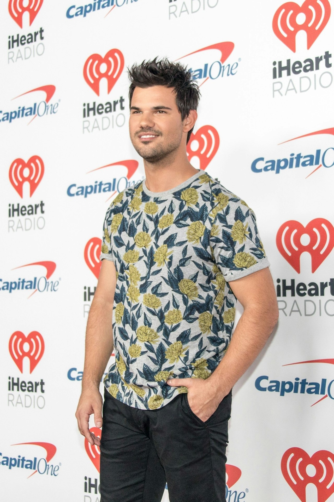 Heute.at - Twilight-Star gibt für Charity sein letztes Hemd