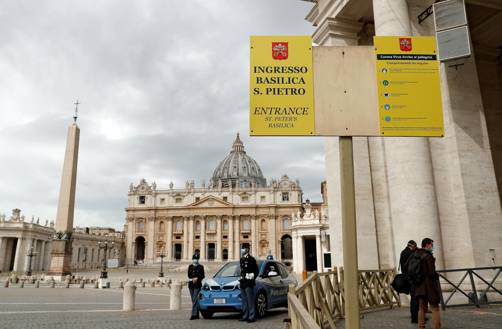 Der Vatikan öffnet langsam wieder: Am Montag konnten nach den strengen Maßnahmen wieder Gläubige in den Petersdom eintreten.