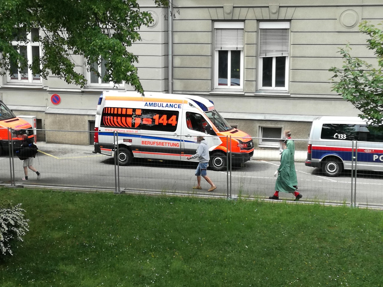 Heute.at - Obdachlose in Quarantäne: Mit Möbel um sich geworfen
