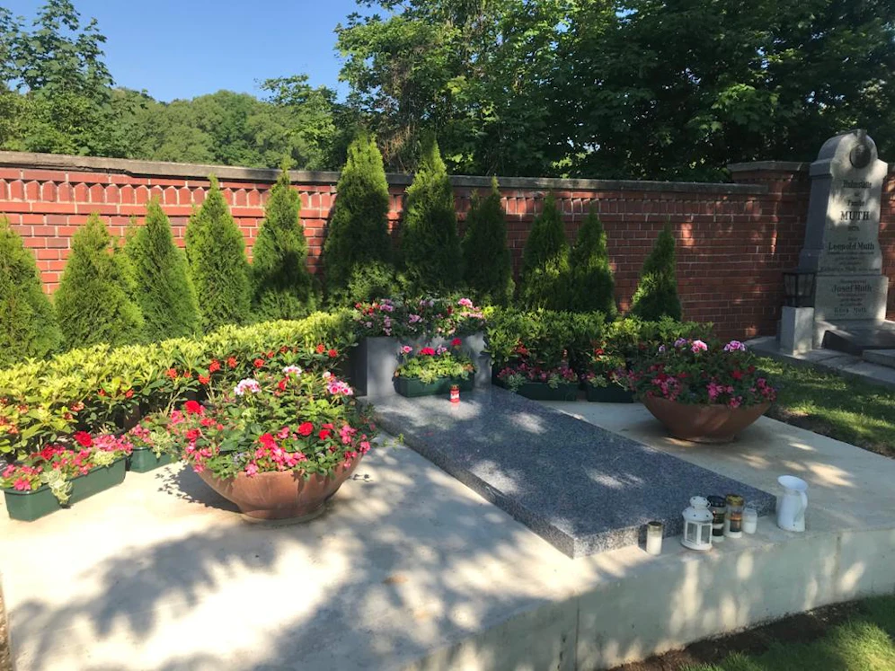 Kein Grabstein, kein Name an Laudas Grab