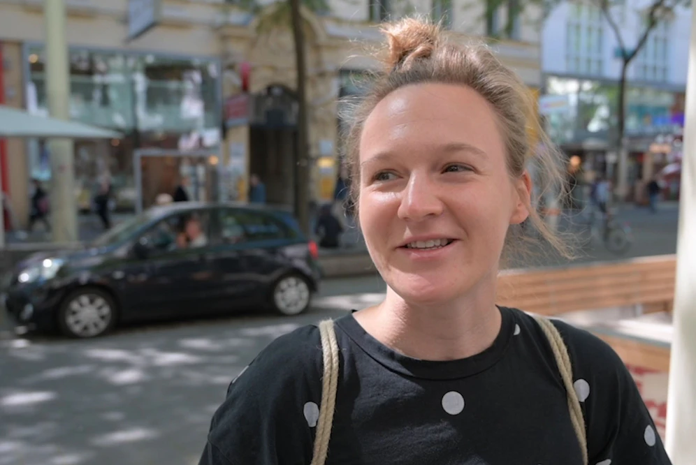 Wir haben Wiener zum Antritt von Ex-FPÖ-Chef Strache befragt. Larissa (28) sieht das versuchte Polit-Comeback kritisch.