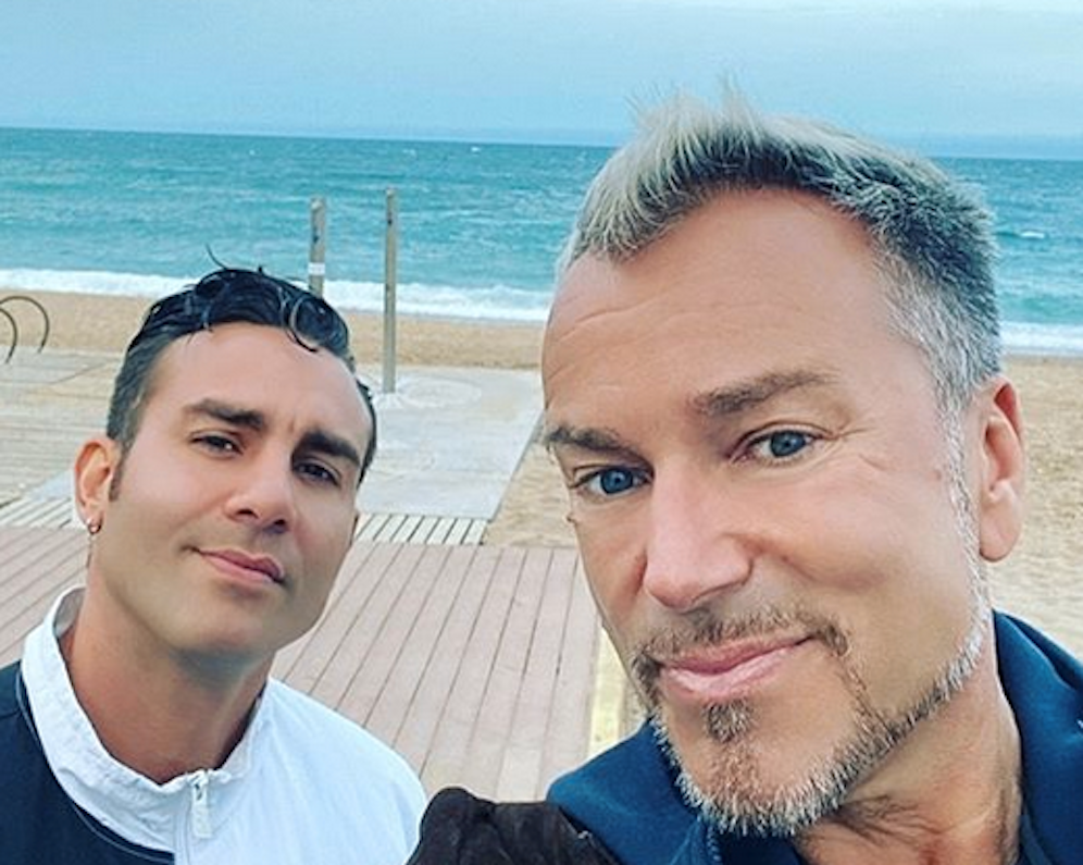 Nach wochenlanger Sperre durften Uwe Kröger und sein Freund Kiko erstmals wieder am Strand spazieren gehen.