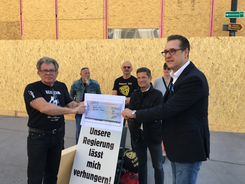 Strache schreibt hungerndem Boxer einen Scheck