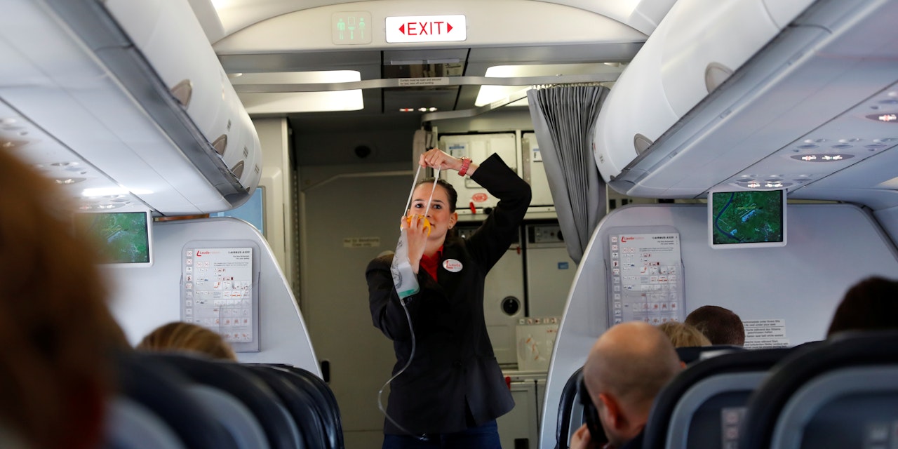 Stewardess hat 69 € weniger als Mindestsicherung - Wirtschaft | heute.at