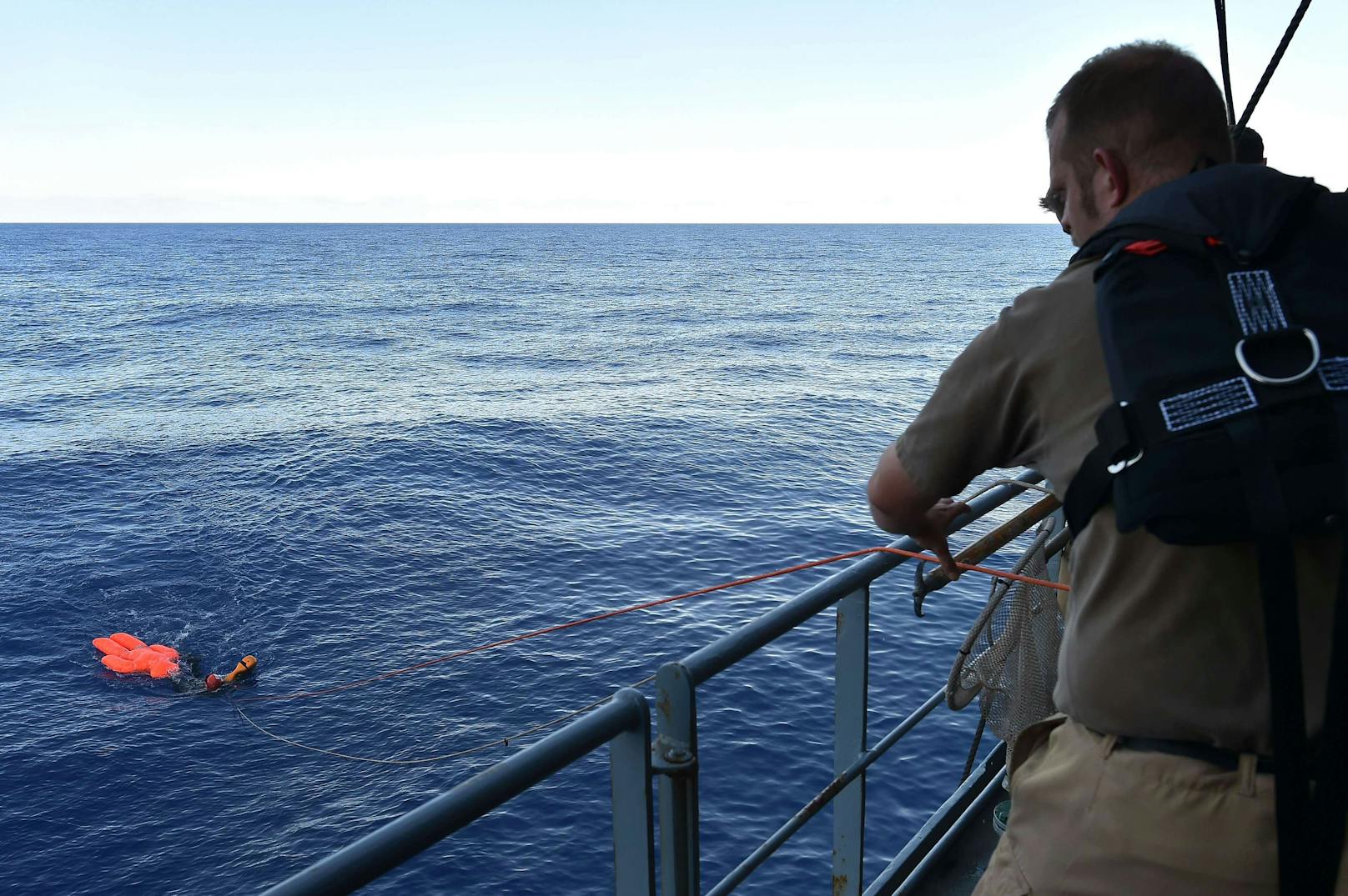 Archivbilder vom Einsatz der EU Naval Force im Mittelmeer, aufgenommen 2015 bis 2016