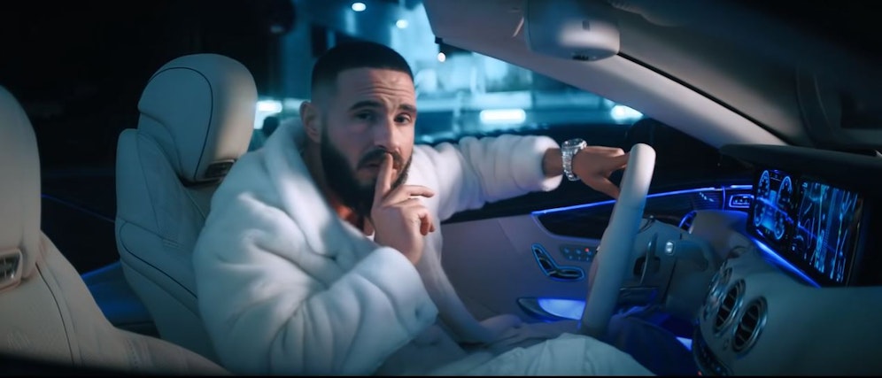 Der Wagen ist 350.000 Euro Wert. Das Kennzeichen offenbar die Hälfte.