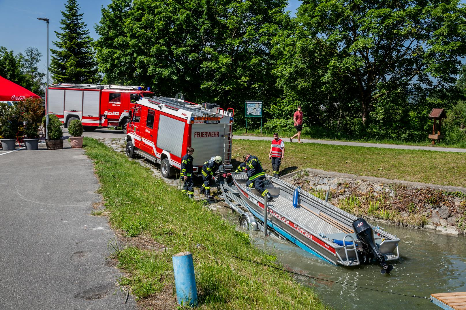 Fünf Feuerwehren suchten mit mehreren Booten nach dem Vermissten.