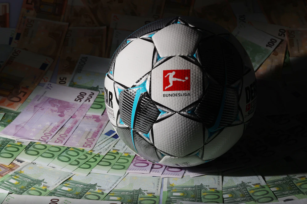 Im Fußball sitzen die Millionen nicht mehr so locker.