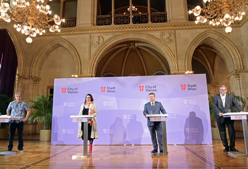 Die Stadt Wien legt einen Leitfaden für die Wiederöffnung von Kultureinrichtungen nach dem Corona-Lockdown vor (v.l.n.r.: Professor Hans-Peter Hutter, Kulturstadträtin Veronica Kaup-Hasler, Bürgermeister Michael Ludwig und Gesundheitsstadtrat Peter Hacker)