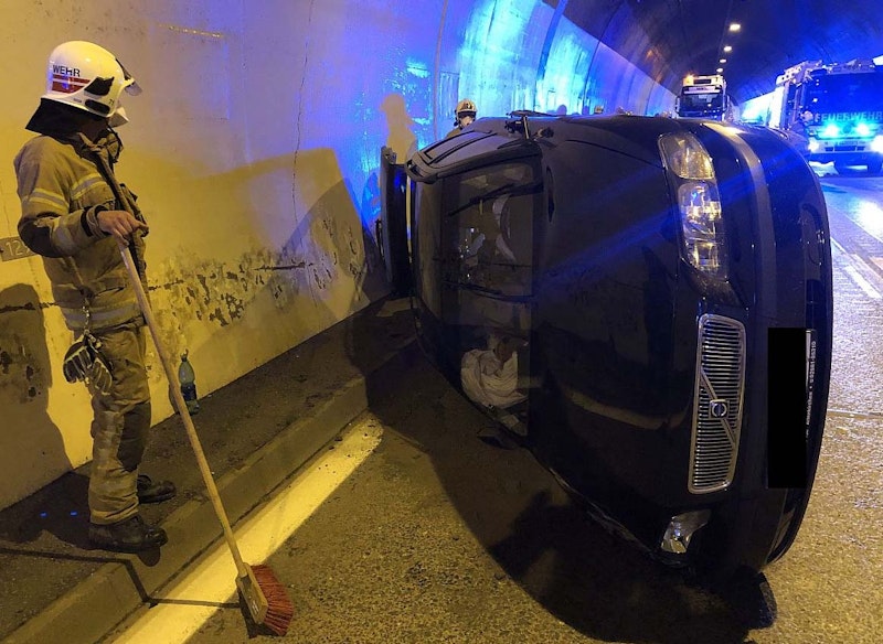 Der Volvo-Fahrer ergriff nach dem Unfall die Flucht.&nbsp;