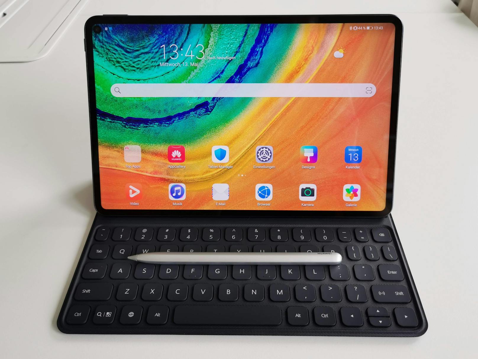 Das neue Tablet bietet mit dem Stylus M-Pencil und dem Tastatur-Cover eine interessante Alternative zu klassischen Laptops.