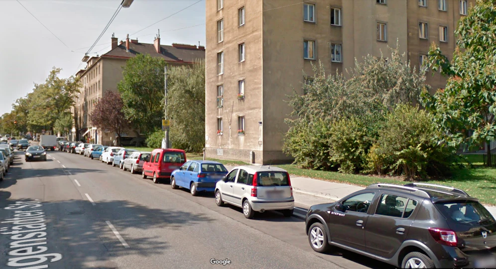 Blick in die Heiligenstädter Straße in Wien-Döbling. In einem Gebüsch am Straßenrand wurde der mutmaßliche Raser von Polizisten erwischt. Symbolbild
