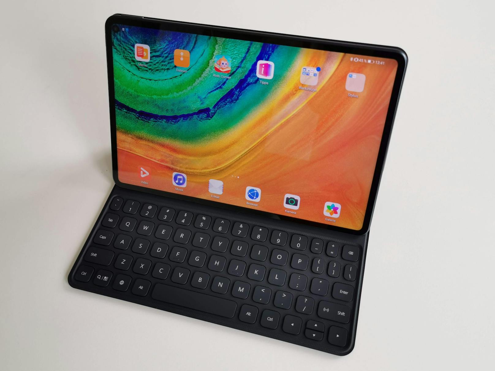 ...denn das neue Tablet hat nicht nur jede Menge Power, sondern bietet mit dem M-Pencil und dem Tastatur-Cover eine interessante Alternative zu klassischen Laptops.