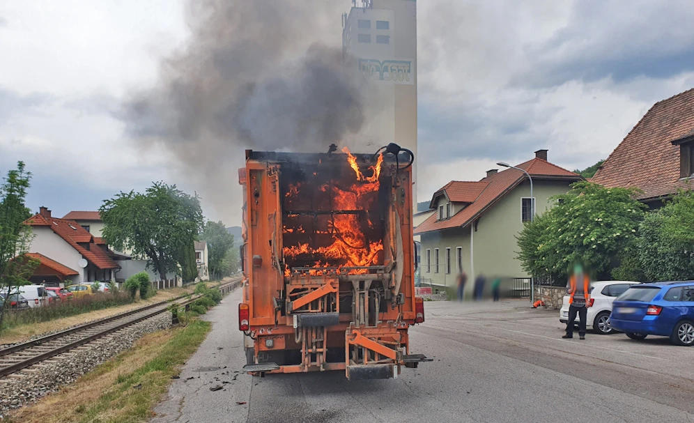 Der Müll im Inneren brannte lichterloh.