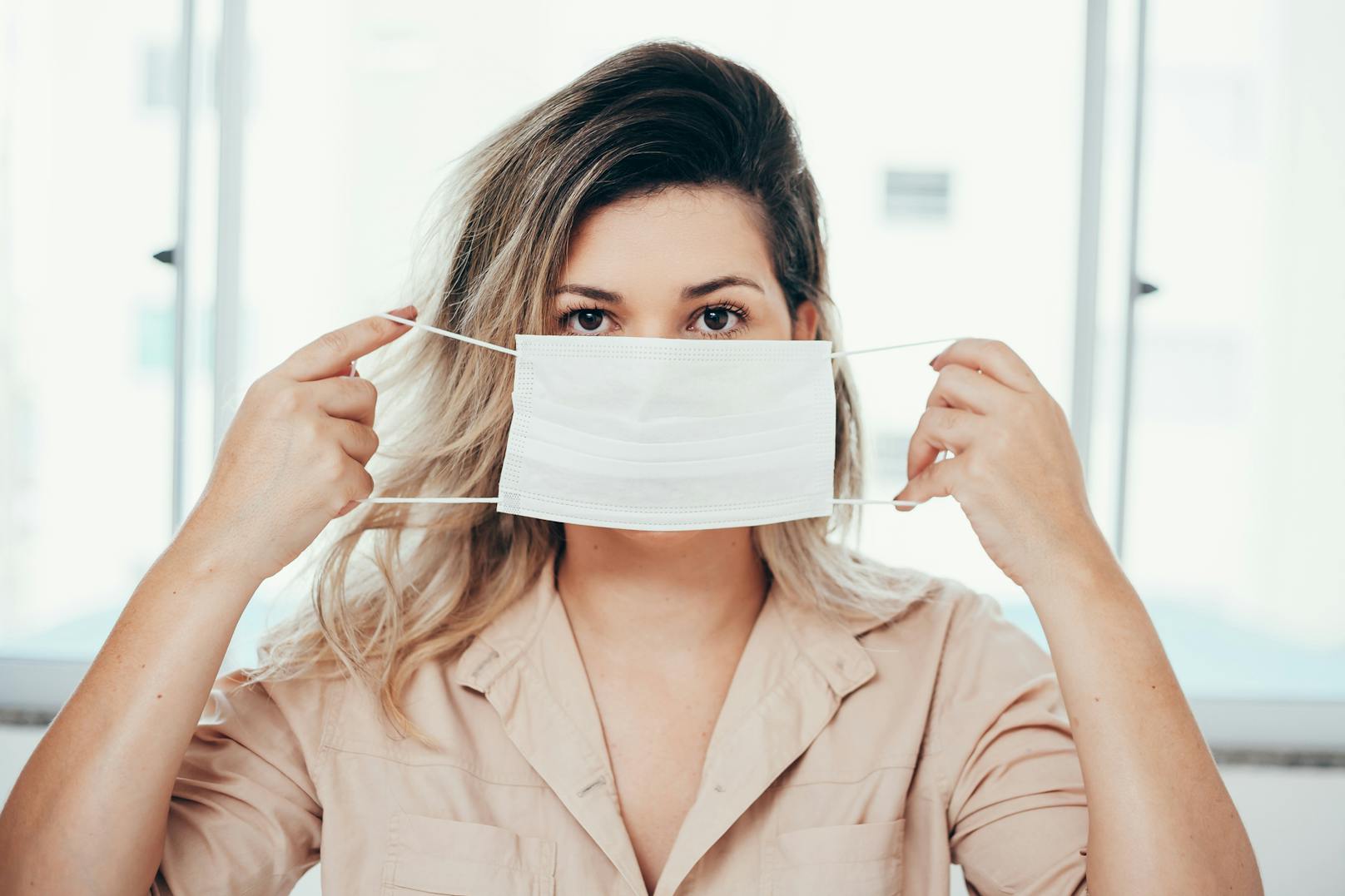 Kann das Tragen von Atemschutzmasken zu Augenherpes führen?