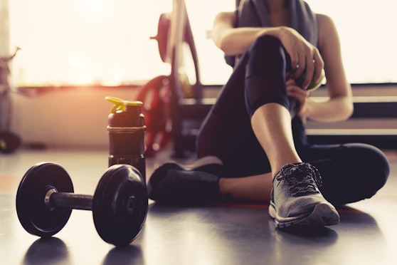 Frauen brauchen beim Krafttraining keine Angst vor Muskelbergen zu haben, denn ohne Testosteron entstehen diese auch nicht.