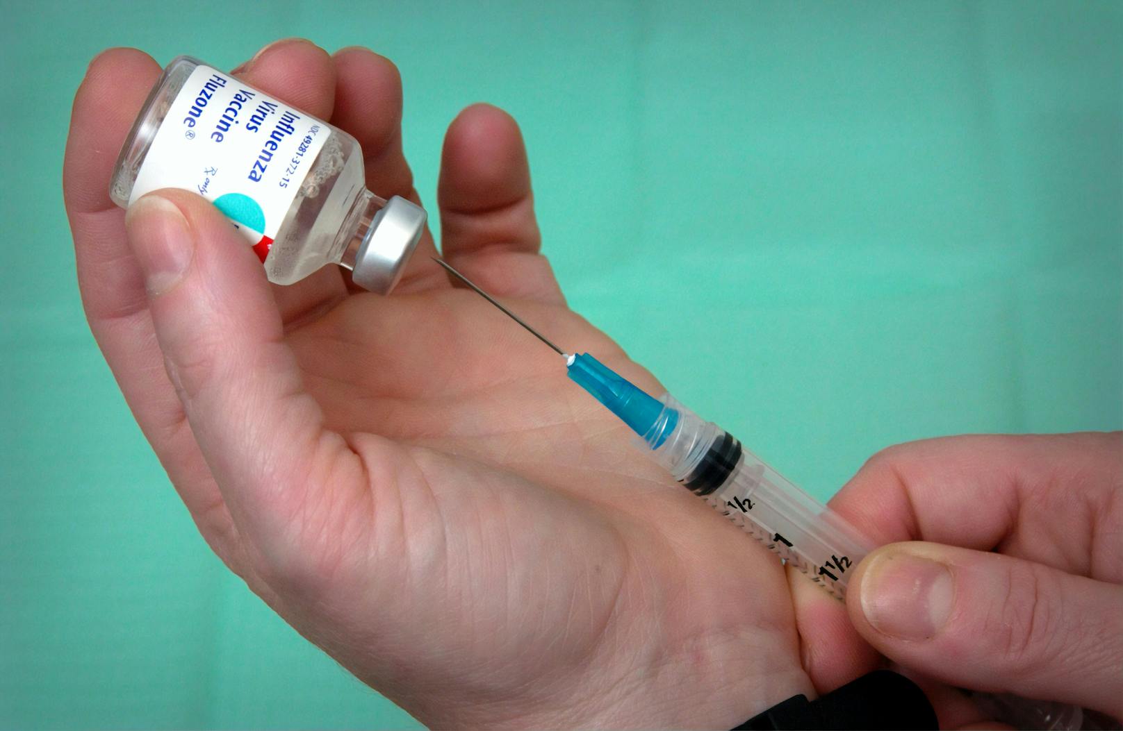 Eine Impflicht beim Coronavirus werde es nicht geben, sagte Gesundheitsminister Anschober (Grüne) bei einer Pressekonferenz.
