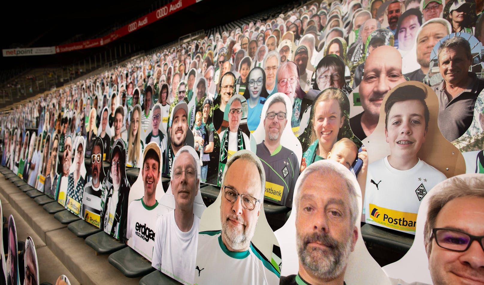 Gladbach schmückt das Stadion mit 20.000 Fans aus Pappe
