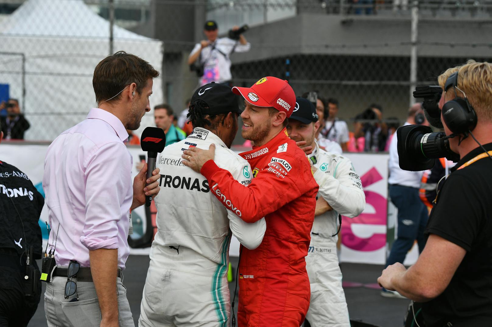 Jenson Button kommentiert die Vorgänge in der Formel 1, vor allem das Ferrari-Aus von Sebastian Vettel beschäftigt ihn.