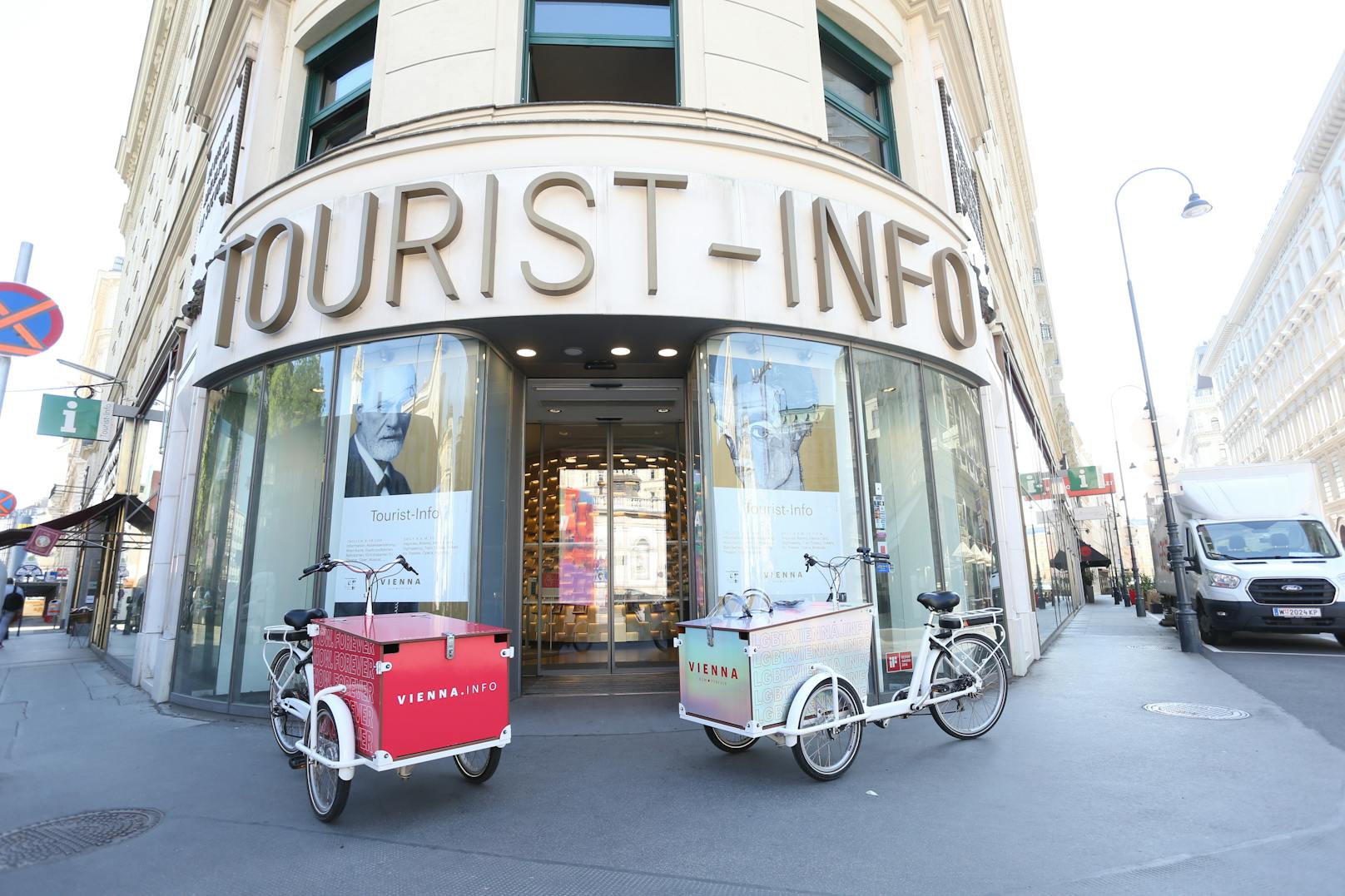 Die zentrale Infostelle des Wien-Tourismus am Albertinaplatz 1 (City) ist seit 18. Mai wieder geöffnet