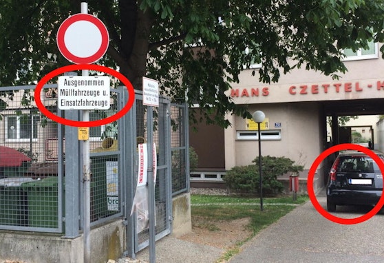 Auto blockierte Einfahrt
