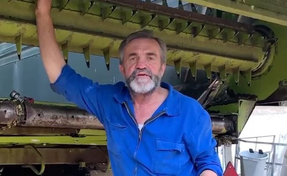 Wut-Bauer Leo Steinbichler macht seinem Ärger über die 