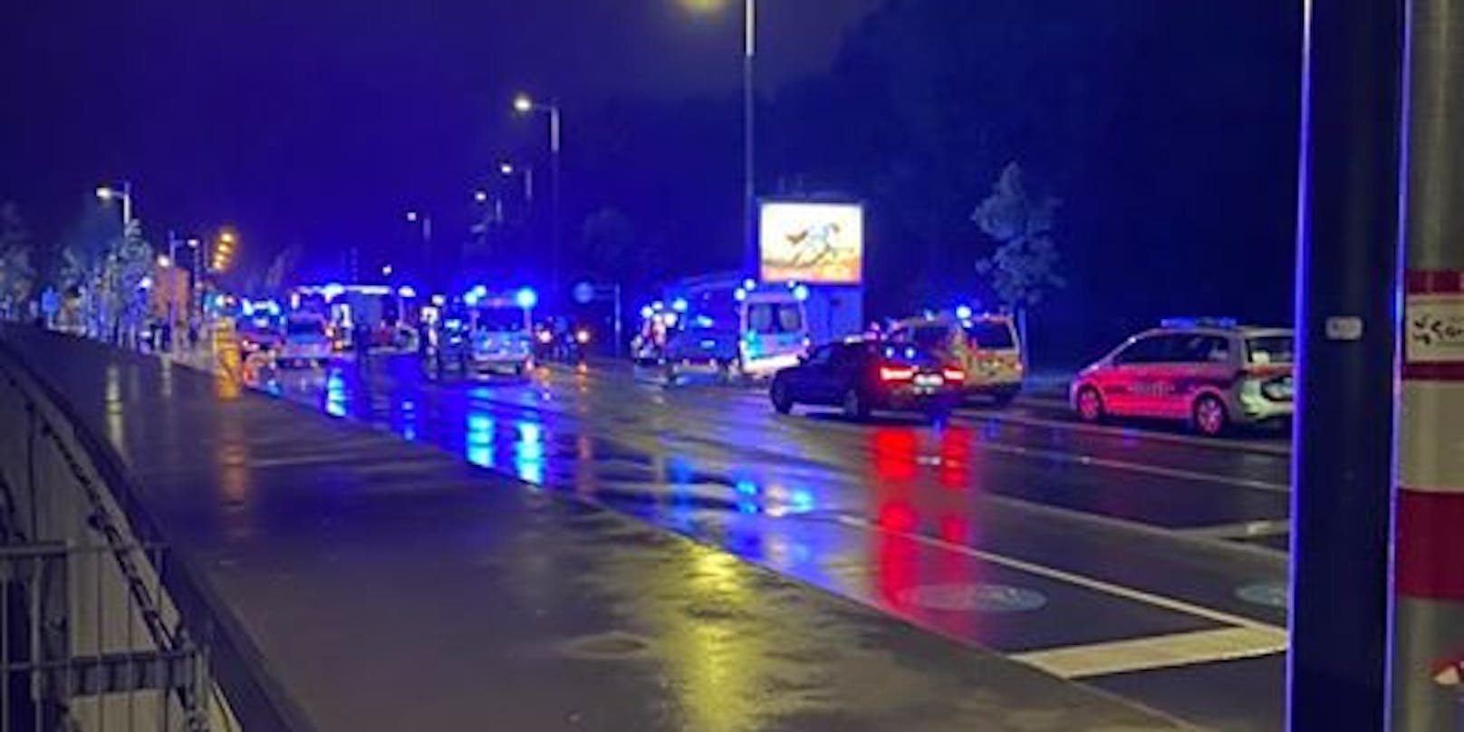 Unfall beim Bahnübergang auf der Favoriten Straße (Wien-Favoriten)