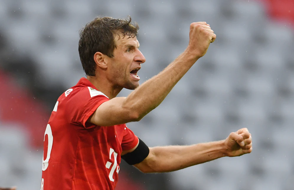 Thomas Müller mit der Meister-Ansage Richtung Dortmund.