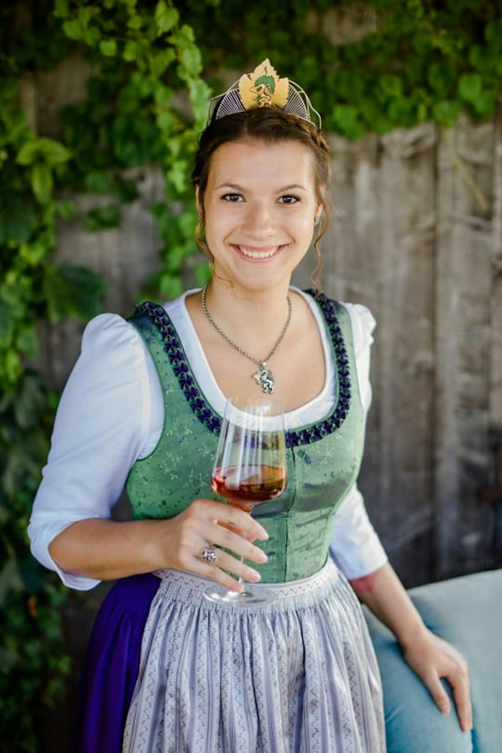 Steirische Weinkönigin gibt online Trink-Tipps