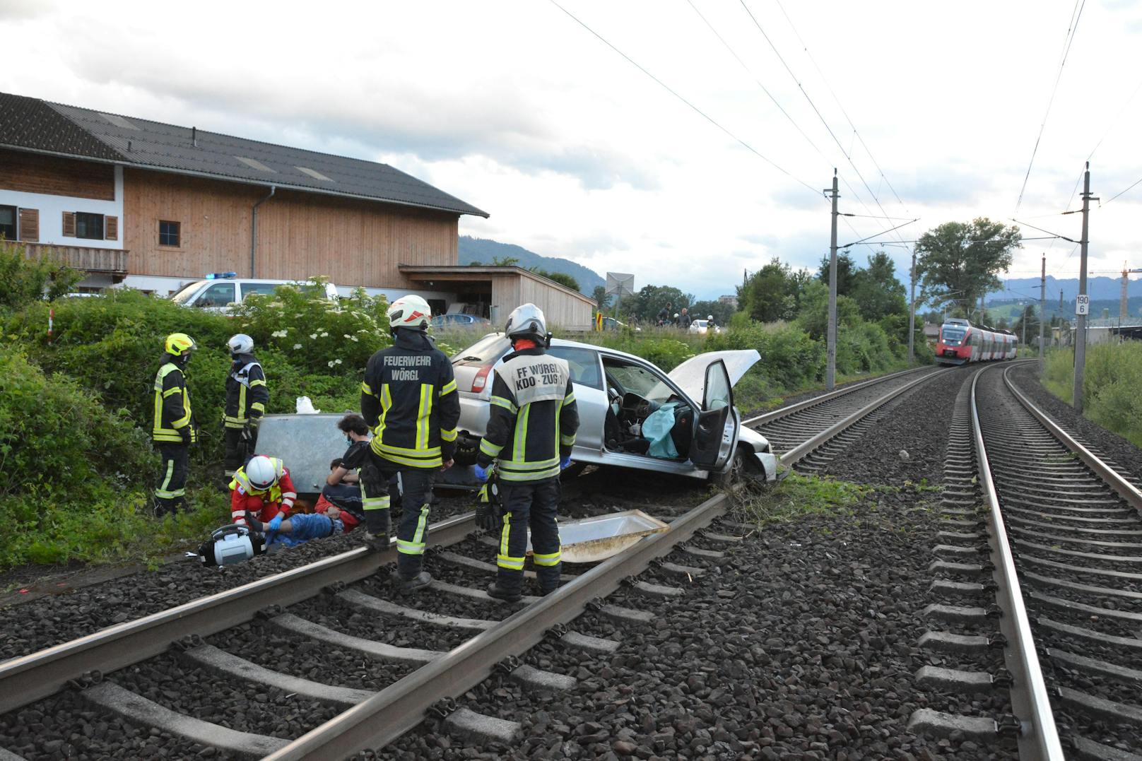 Nur durch die rasche Informationsweitergabe an die ÖBB konnte ein herannahender Zug noch vor der Unfallstelle angehalten werden.