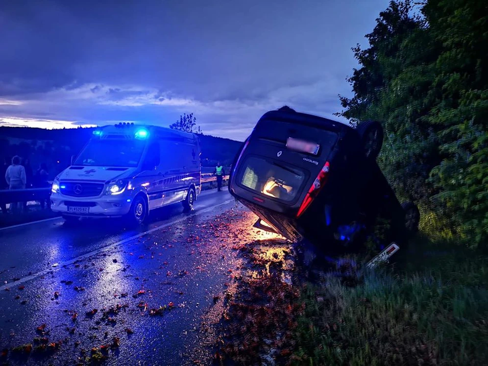 Die vier Insassen blieben nach dem Pkw-Überschlag in Purkersdorf unverletzt.