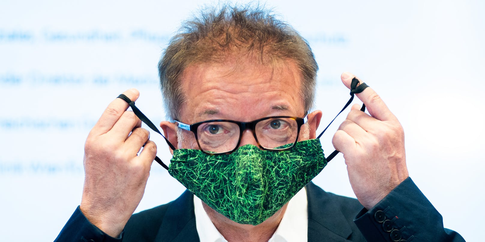 Gesundheitsminister Rudi Anschober mit Maske