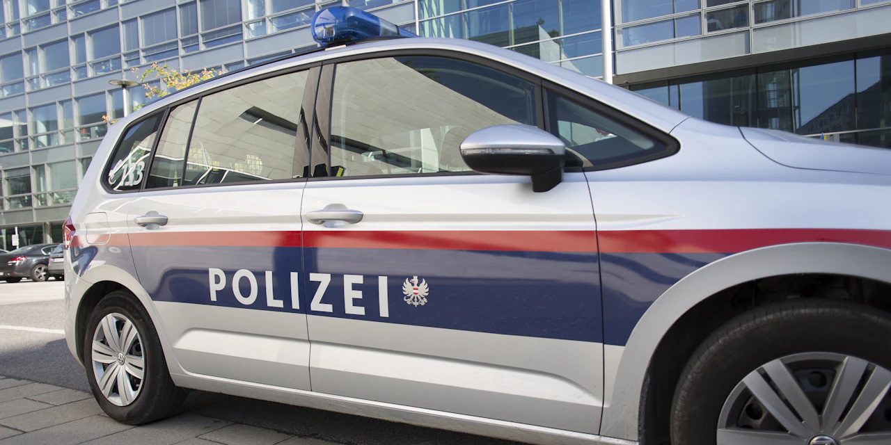 Trio Auf Diebestour Stiehlt Kleidung Um 1 200 Euro Wien Heute at