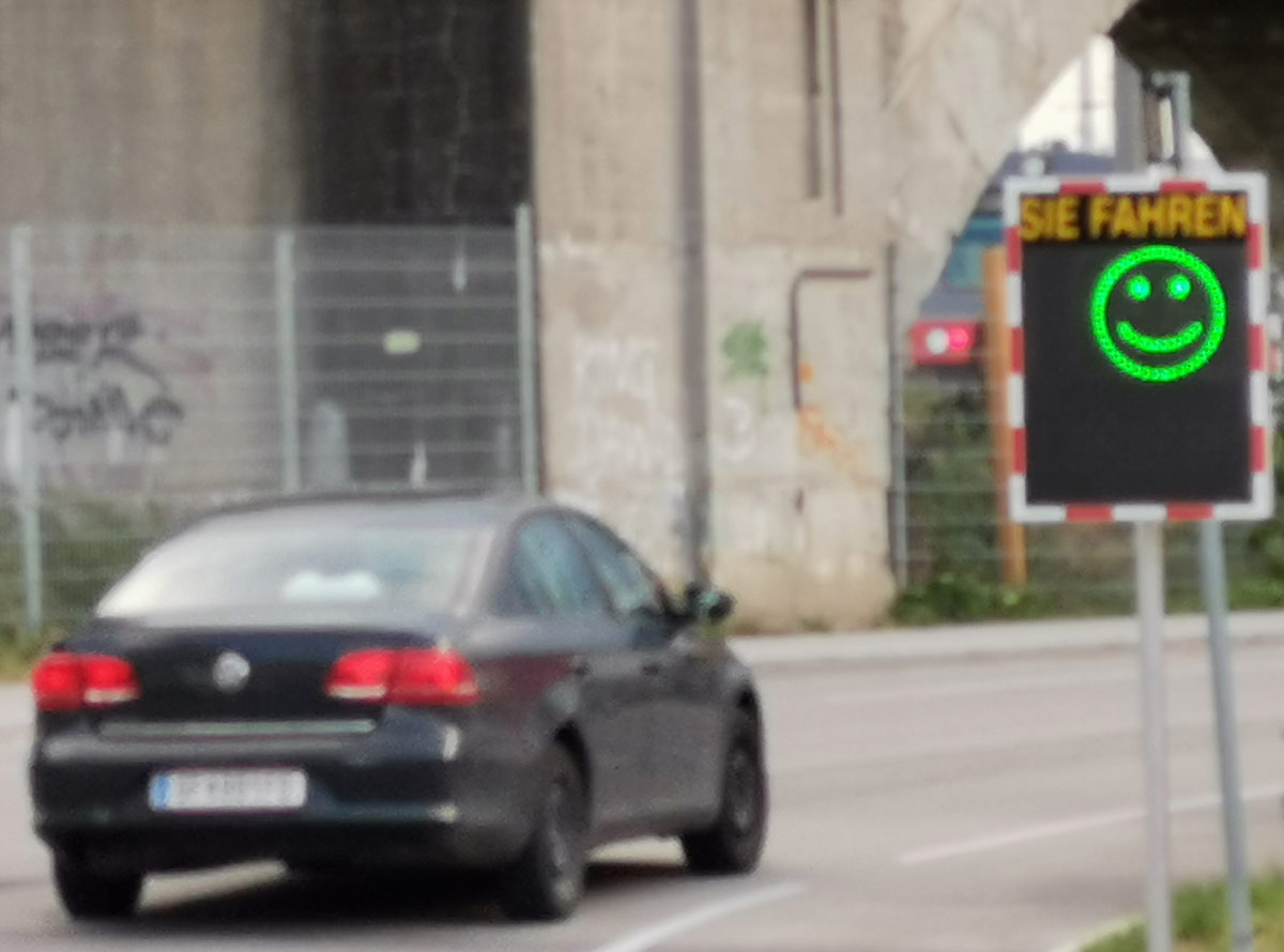 Das Messgerät in der Ruthnergasse (Floridsdorf) zeigte Rasern einen lachenden Smiley.