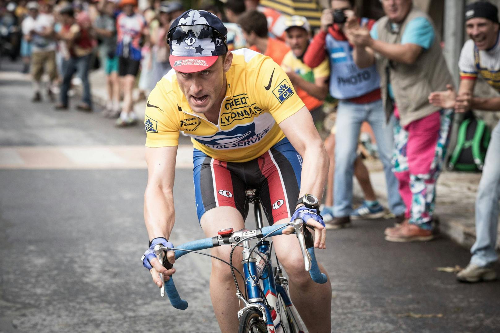 Lance Armstrong galt lange als eine der größten Sport-Ikonen aller Zeiten. Der US-Amerikaner gewann die prestigeträchtige Tour de France sieben Mal, besiegte zwischendurch den Hodenkrebs. Dann wurde er des Dopings überführt. Vom Helden wurde er zum großen Buhmann.
