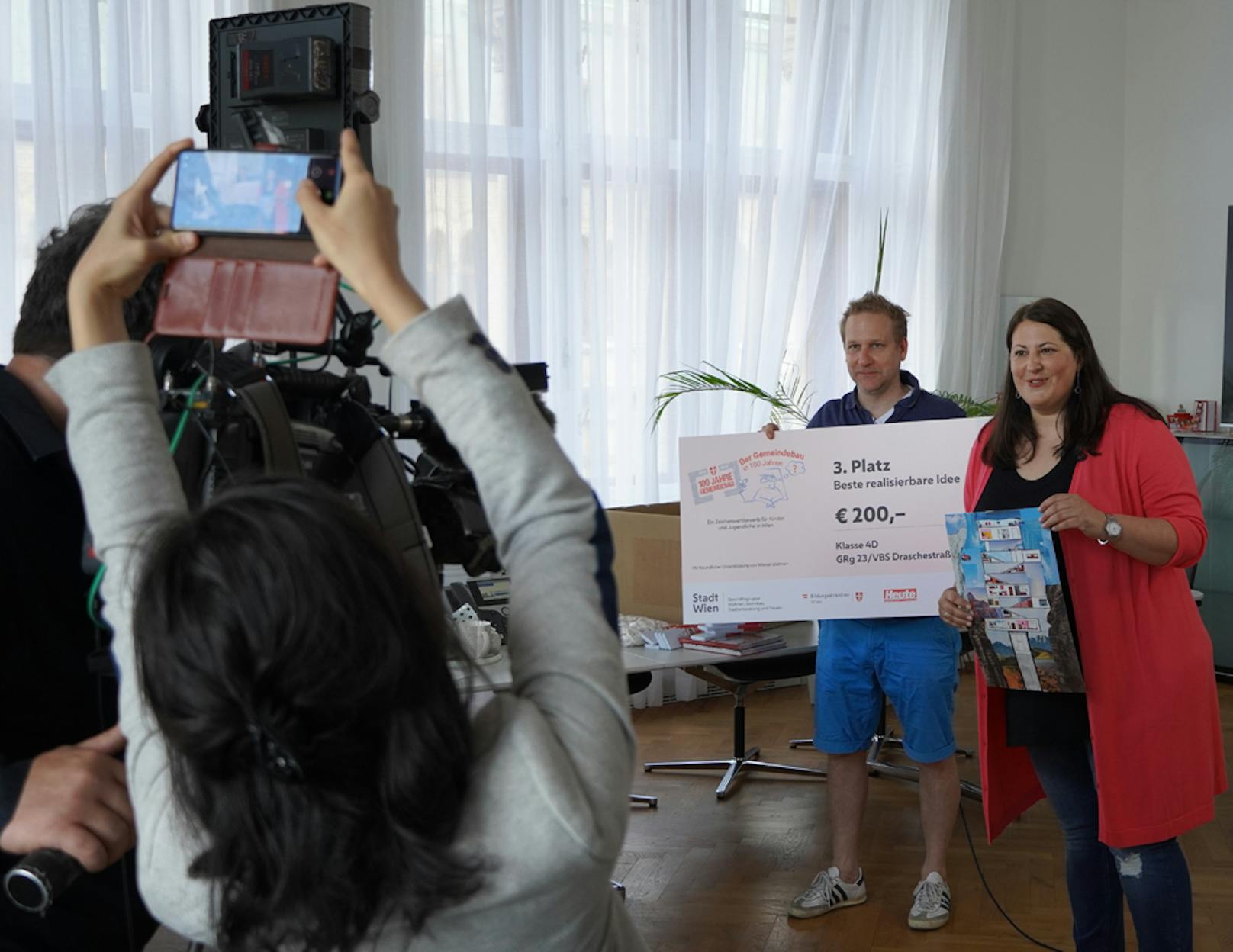 Stadträtin Kathrin Gaál überreichte die Preise per Videobotschaft.