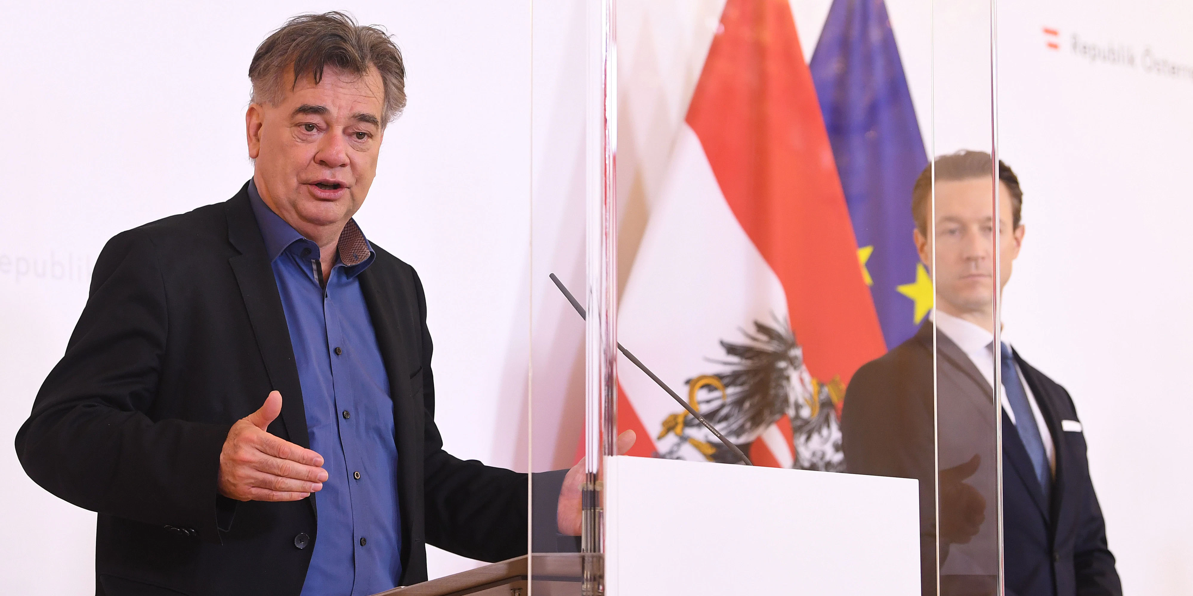 Vizekanzler Werner Kogler (Grüne) und Finanzminister Gernot Blümel (ÖVP) informieren nach dem Ministerrat.