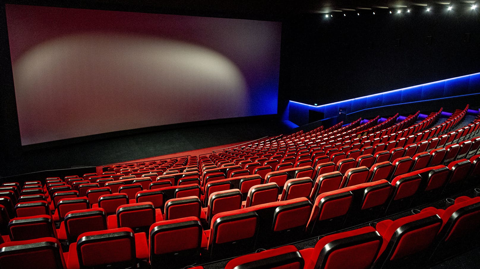 Bis 7. Jänner 2021 bleiben <strong>Kinos</strong> weiterhin geschlossen. Ob dann geöffnet werden darf, soll eine Zwischenevaluierung Mitte Dezember entscheiden.
